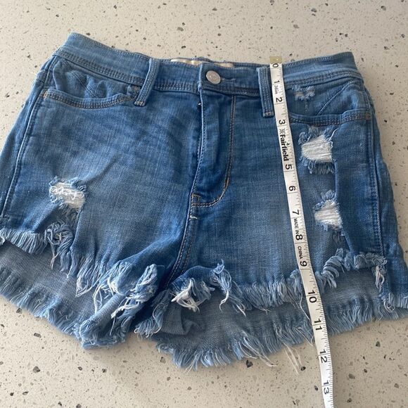 Hollister Women’s Short-Shorts Denim Mid Wash Distressed Raw Hem Size 25 - Picture 3 of 10